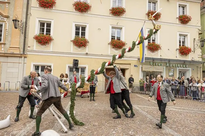 Umzug, Eröffnung und Bieranstich 662 St. Veiter Wiesenmarkt St. Veit September 2025