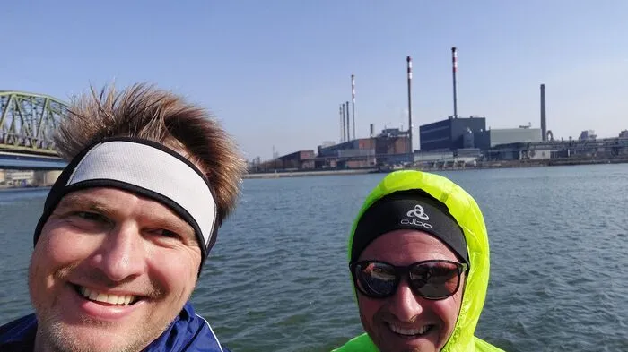 Thomas Frauwallner (l.) und Alois Liebmann (r.) wagten ihr Abenteuer "9 Halbmarathons in 9 Bundesländern an 9 Tagen"