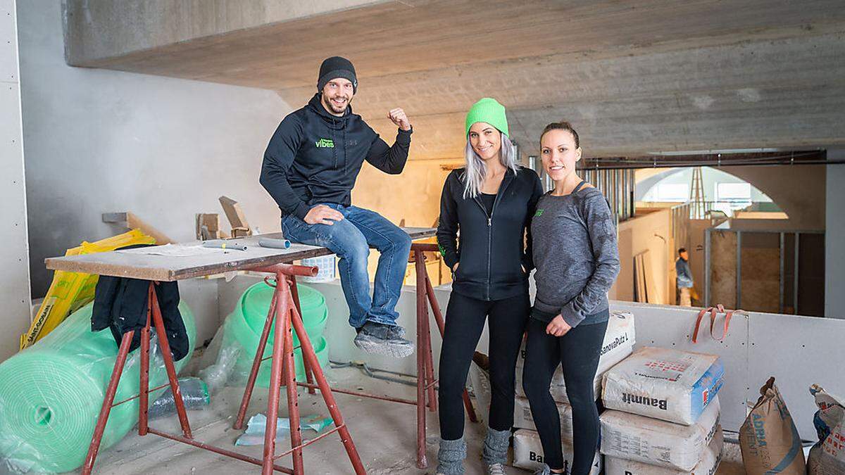 Das Team von Vibes-Fitness: Mario und Katrin Nerad mit der zukünftigen Studioleiterin Lisa Proneg