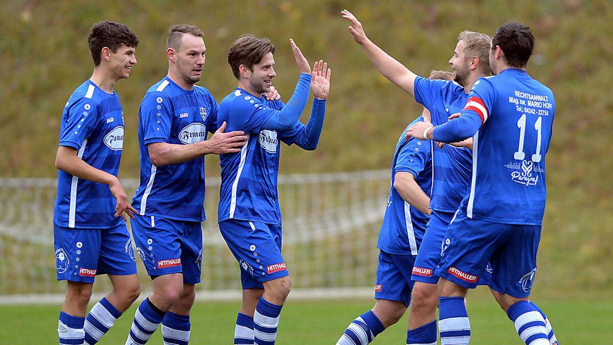 Wernberg jubelt nach dem Freistoßtrick zum 1:0 gegen Nötsch