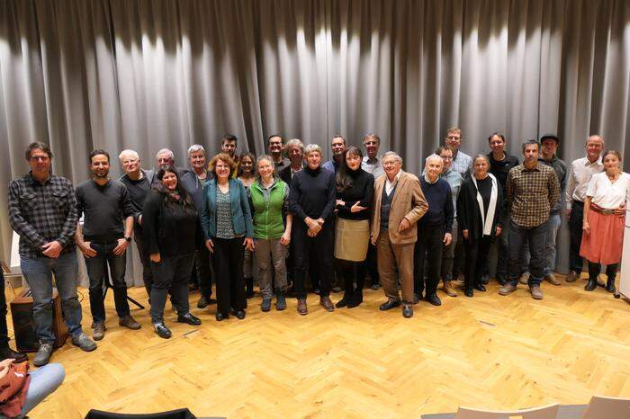 Ein Teil der Autoren und Unterstützer war bei der Präsentation in Lienz dabei