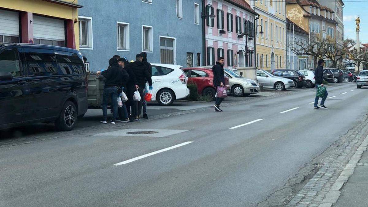 Die nach Wildon gebrachten Asylwerber wurden am Dienstag in Kleingruppen in andere Orte verlegt