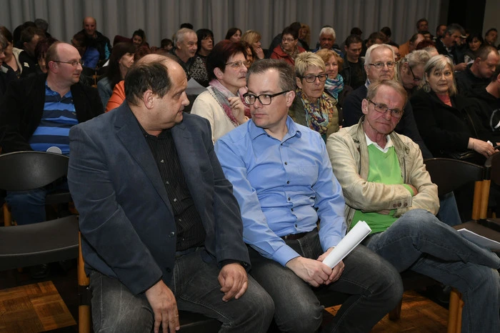 Klicken Sie sich bitte durch die Fotos!