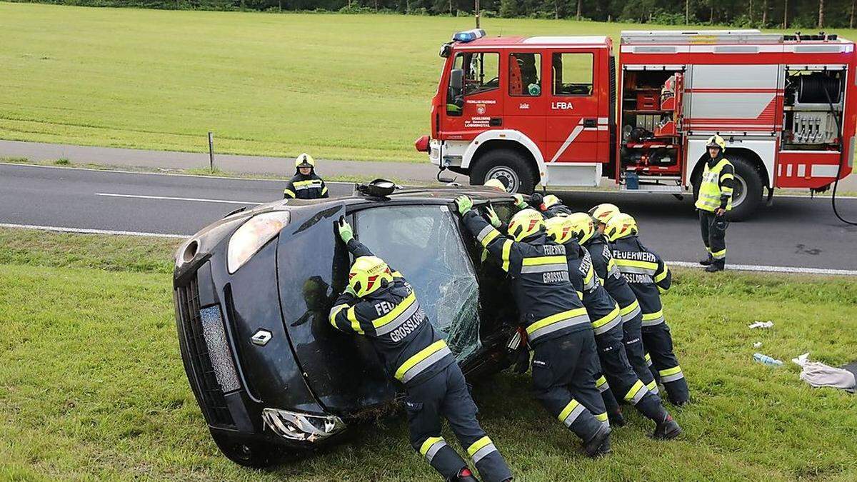 Die Feuerwehr musste den Pkw wieder umdrehen