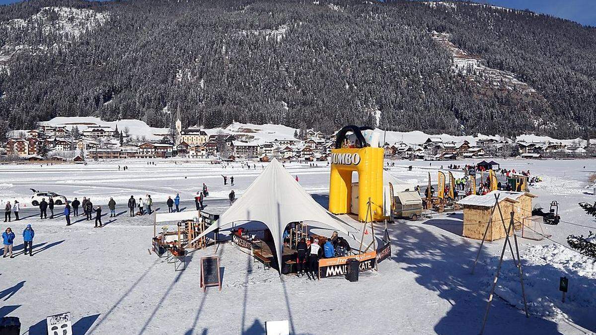 Sonnig, aber kalt! Beste Bedingungen herrschen somit für die Eisläufer am Weißensee