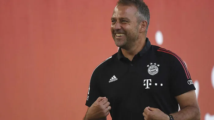 Hansi Flick steht mit den Bayern im Halbfinale