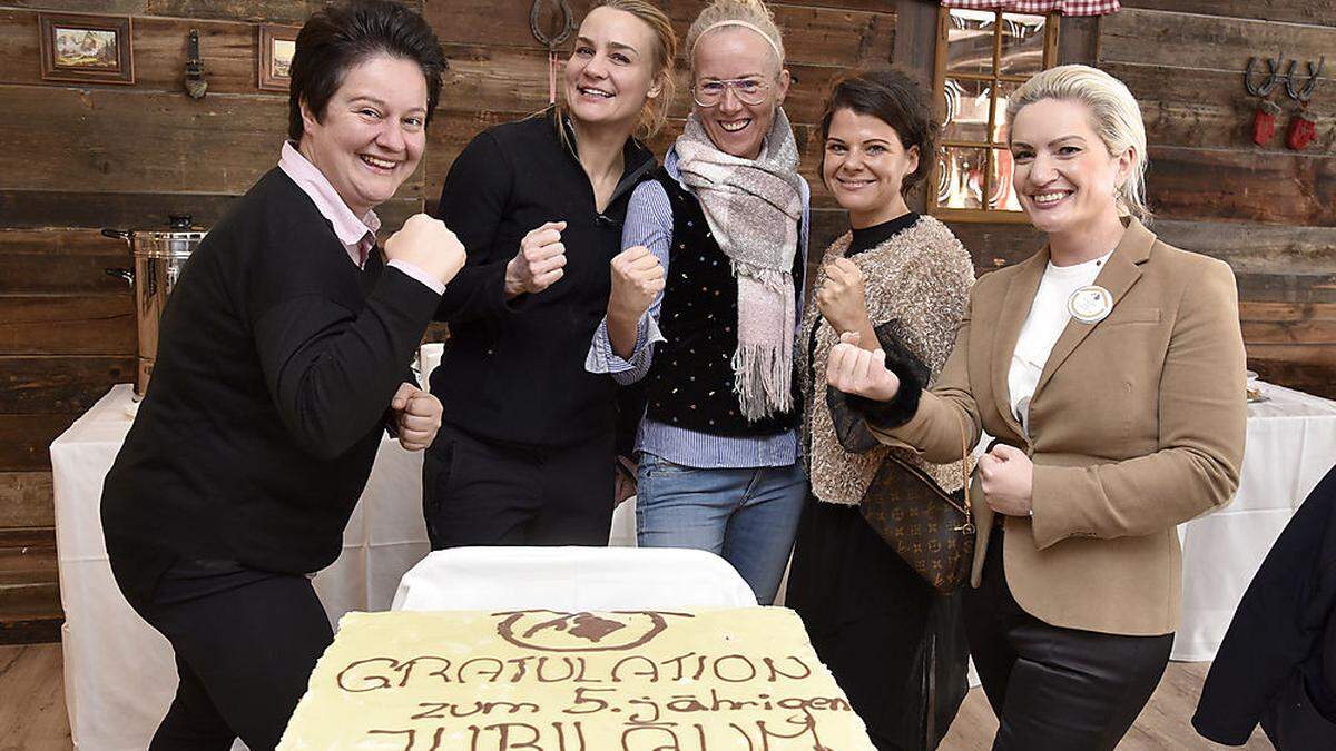 Wollen sich durchboxen: Aleksandra Glavas, Sabine Baumann, Sandra Löberbauer, Tina Maria Verdi und Nicole Wesner (von links)