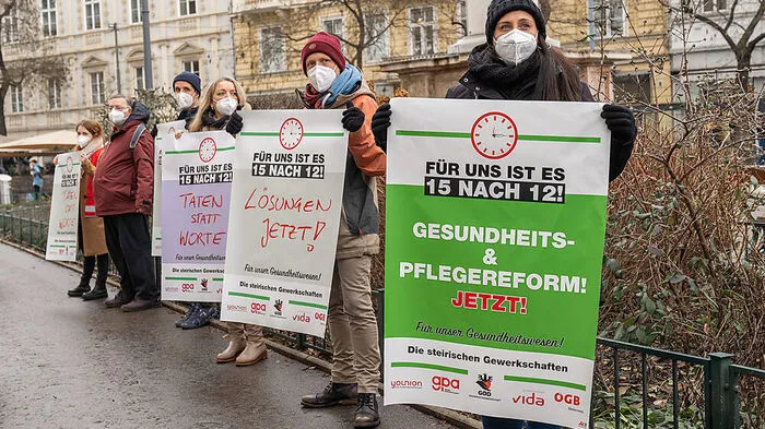 Am Eisernen Tor fand ein Stehprotest statt