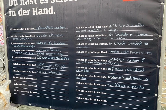 Auch die Kaffeespezialitäten kamen gut an. Unter dem Motto „Du hast es selbst in der Hand“ offenbarten die Passanten auch sehr persönliche Entscheidungen, die ihr Leben positiv geprägt haben.