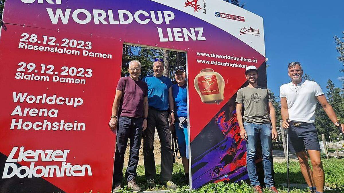 Werner Frömel, Peter Gerdol (FIS), Rupert Steger (ÖSV), Mario Tölderer (Lienzer Bergbahnen AG) und Andreas Krönner (FIS) bei er Besichtigung der WC-Strecke