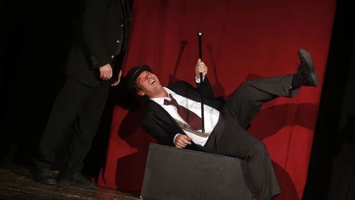 "Diener zweier Herren", heißt das neue Stück mit dem das Kellertheater Gleisdorf aktuell im Kulturkeller begeistert.