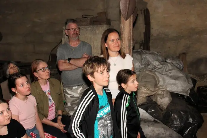 Gastgeberin Julia Ehrlich-Roob vom Verein Weststeirischer Kulturhammer bedankte sich bei allen Beteiligten für den gelungenen und spannenden Abend im historischen Gebäude des Hammerwerks Roob in Ligist.