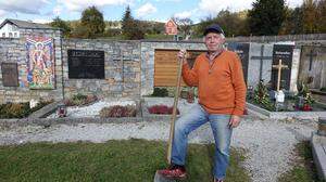 Siegfried Schrank arbeitet als Totengräber am Friedhof in Anger