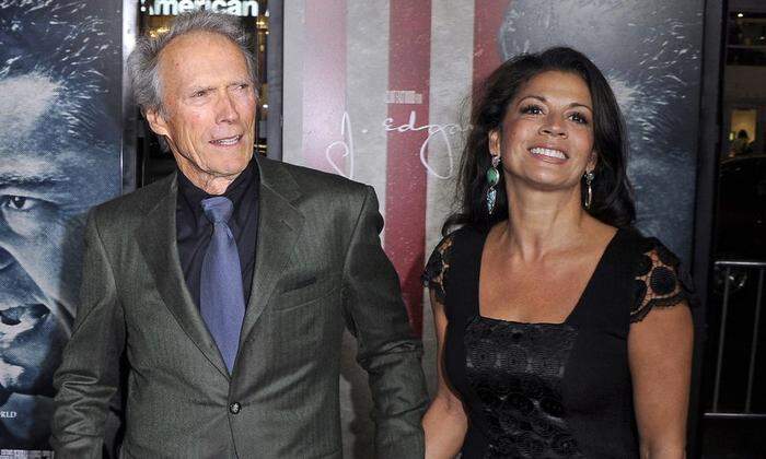 Eastwood mit seiner Ex-Frau Dina. Nach 17 Jahren ging 2013 die Ehe von Dirty Harry und seiner 35 Jahre jüngeren Frau in die Brüche. Insgesamt hat er acht Kinder mit sechs Frauen, zwei Ehen