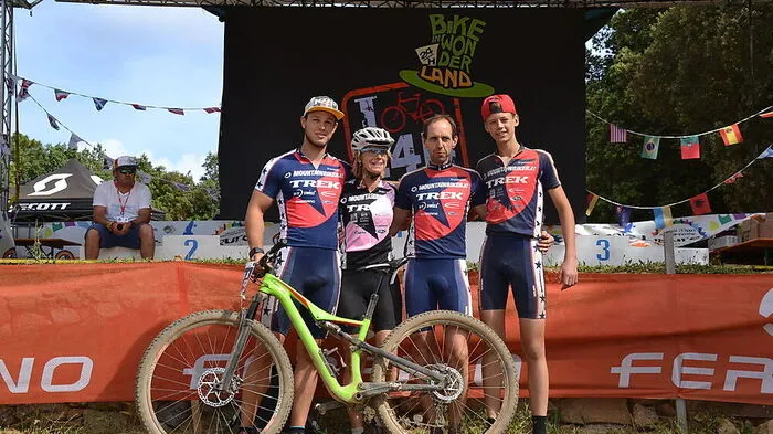 Siegreich beim 24-Stunden-Rennen von Finale Ligure in Italien: Gregor Springer (24), Elisabeth Springer (55), Heinz Verbnjak (43) und Paul Verbnjak (15)