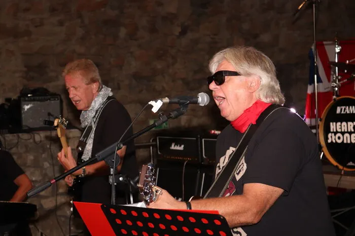Die Musiker und Musikerinnen von „Heart of Stone“, „Blumi &amp; Friends“ und „BürgerMeixner &amp; Friends“ ließen mit Rock und Pop aus fünf Jahrzehnten die Herzen der Fans höher schlagen.