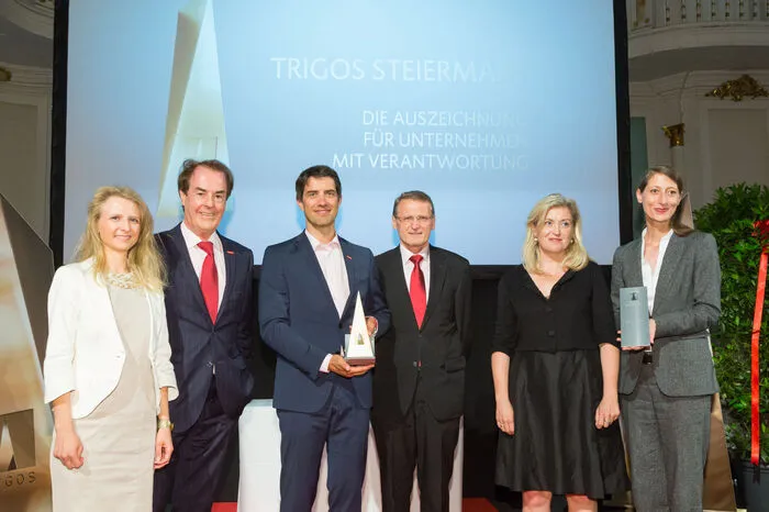 V.l.n.r.: Laudatorin Katharina Huber von der IV-Steiermark, Gewinner Hans Roth, Ralf Mittermayr und Robert Maierhofer von der Saubermacher Dienstleistungs AG, LaudatorinClaudia Paulus von der Diakonie Steiermark, Nominierte Melanie Franke vom Rogner Bad Blumau.