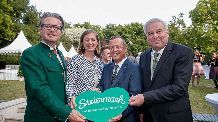 Herzliche Gastgeber in Wien: Landesrat Christopher Drexler, Landesrätin Barbara Eibinger-Miedl, Tourismus-Chef Erich Neuhold und Landeshauptmann Hermann Schützenhöfer.