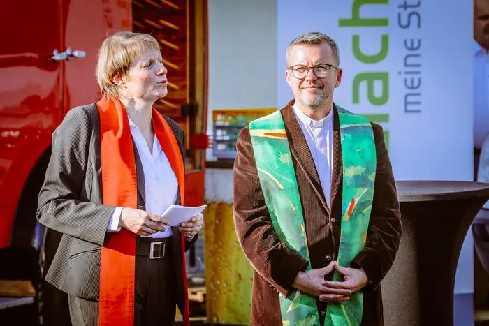 Die neu installierte Photovoltaikfassade des Betriebsgebäudes und die Lichtenergie-Technologie sollen den Bauhof überdies nachhaltig gestalten und neue Maßstäbe in Sachen umweltfreundliche Energiegewinnung setzen