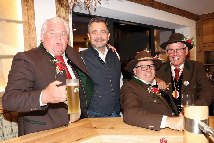 Beim Jubiläumsumzug waren heuer 176 Altburschen dabei!