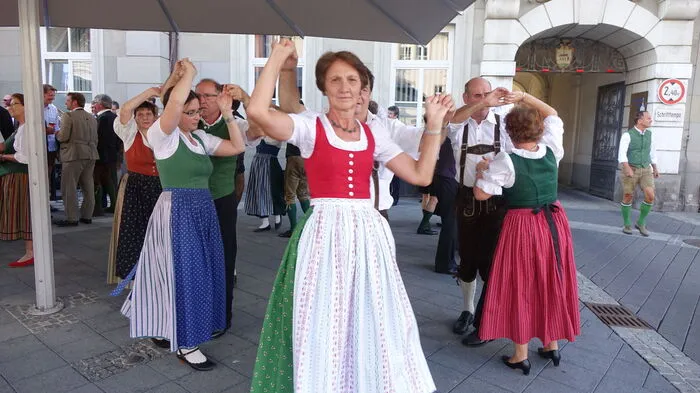 Bei angenehmen Sommertemperaturen wurde am Freitagabend in Leibnitz die 47. Steirische Weinwoche eröffnet.