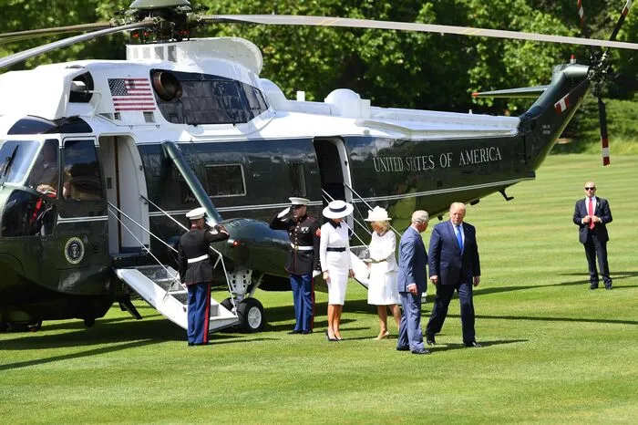 Thronfolger Prinz Charles und Herzogin Camilla kamen dem US-Präsidenten und seiner Frau im Garten entgegen...