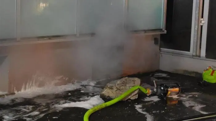 Ein Kellerbrand in einem Mehrparteienhaus in Leoben-Donawitz löste Montagnacht einen Großeinsatz aus.