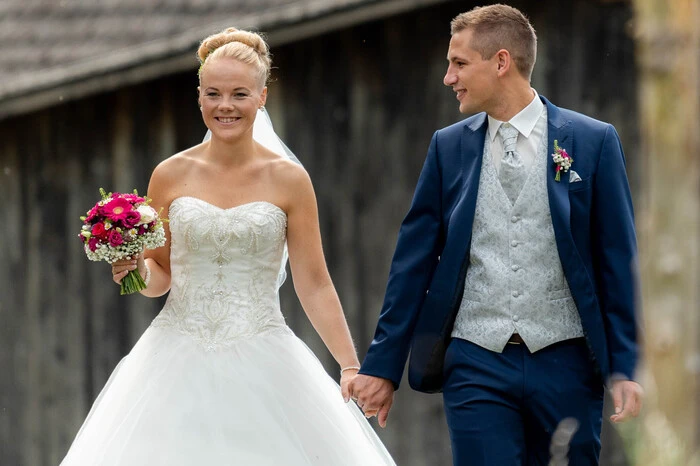 Maria (geb. Holzer, Naintsch) und Daniel Windhaber (aus Aschau) sind seit fast 13 Jahren ein Paar und haben am 30. Juni in Anger geheiratet. Sie haben sich im Musikverein Koglhof kennengelernt. Geflittert wurde auf Rhodos.