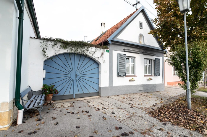 Straßenseitig blieb das Haus auf den ersten Blick unverändert...