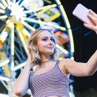 Selfies und Standort teilen ist unter Jugendlichen im Freundeskreis selbstverständlich