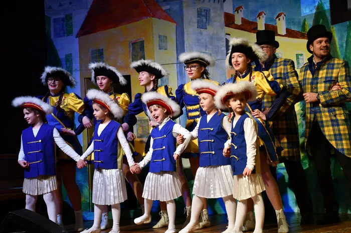 Mit dabei die Mini-, die Prinzen- und die Ladygarde.
