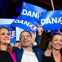 Kickl mit   Belakowitsch und  Fürst bei der   blauen FPÖ Wahlparty nach der   Nationalratswahl   