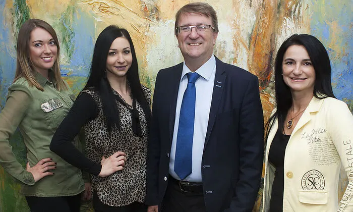 Rechtsanwalt Herwig Hasslacher mit seinem Team