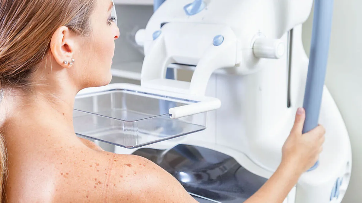 Ab dem 40. Lebensjahren sollten Frauen regelmäßig zur Mammografie