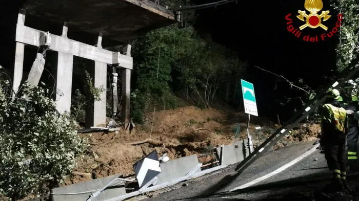 Am Samstag hat ein Erdrutsch ein Viadukt der Autobahn A6 zwischen Turin und Savona in Ligurien teilweise zum Einsturz gebracht.