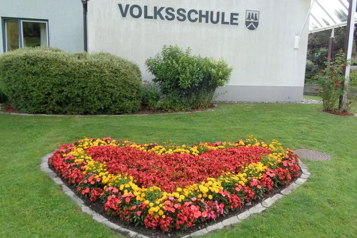 Das 450 Seelen-Dorf, im Vorjahr schönstes Dorf von Europa, wurde von der Landesjury mit insgesamt fünf Floras nämlich zum neunten Mal in Serie in die Riege der schönsten steirischen Gebirgsdörfer aufgenommen. Hier finden Sie mehr Informationen über den Bewerb.