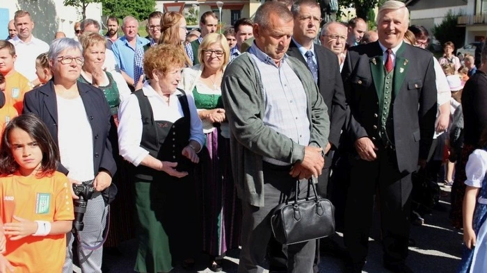 Dechantskirchen ließ ihren beliebten Pfarrer Wolfgang Fank so richtig hochleben.