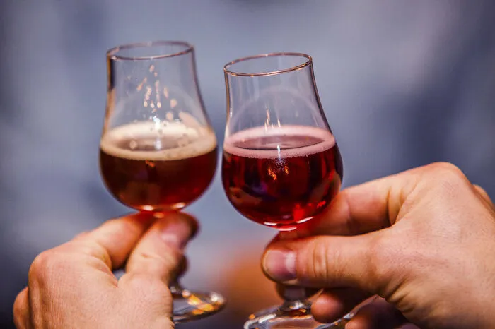 Moderne Braukunst der Schweden.Eine lange Geschichte wie in Deutschland hat das Bierbrauen in Schweden nicht. Seit den 1980er Jahren dominierten vor allem drei große Brauereikonzerne den Markt. In den letzten zehn Jahren ist jedoch eine neue Generation von kleinen Brauereien entstanden, die den schwedischen Bierliebhabern eine deutlich größere Auswahl von internationaler Qualität anbieten. Im Rahmen der Tour besuchen die Teilnehmer eine dieser aufstrebenden Brauereien und erhalten eine Einführung in die Kunst des Brauens. Vor Ort steht ein Braumeister zur Verfügung, der interessante Einblicke und Hintergrundinformationen liefert.  Infos gibt's hier
