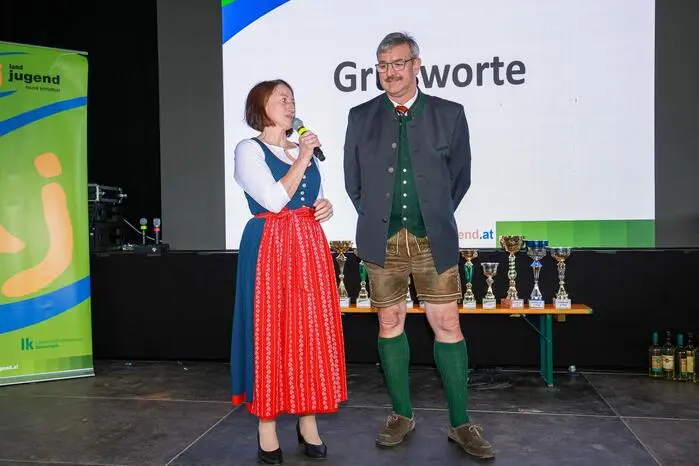 Dabei wurden zahlreiche Ehrengäste aus Politik, Kirche und Landwirtschaft begrüßt, die der Landjugend ihre Anerkennung für 75 Jahre Arbeit aussprachen.