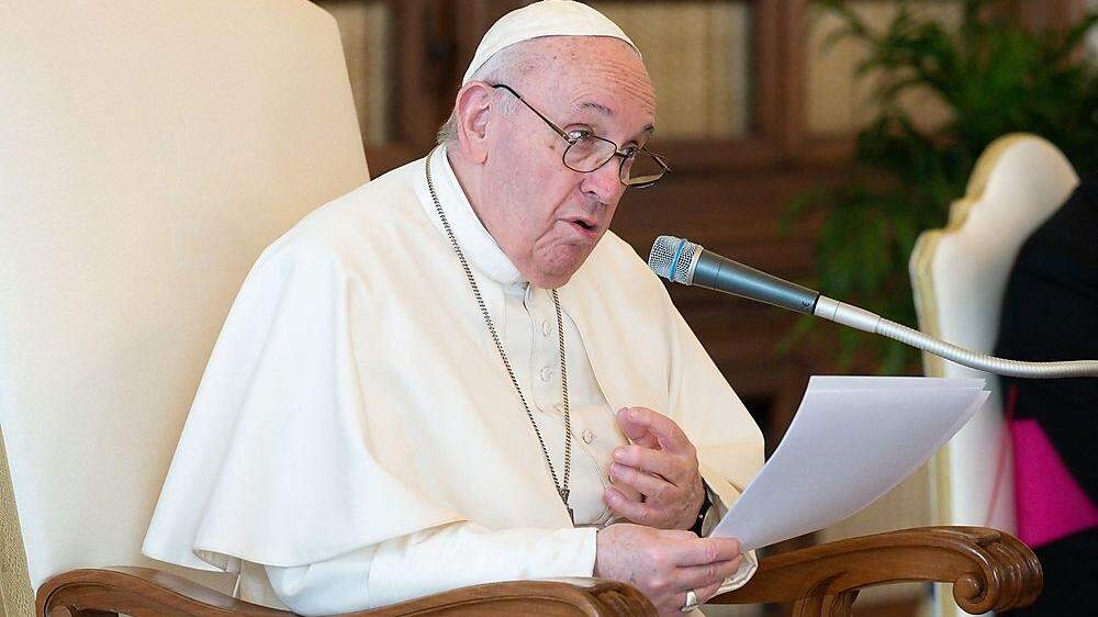 Der Papst kürzt die Gehälter von Geistlichen und Kardinälen