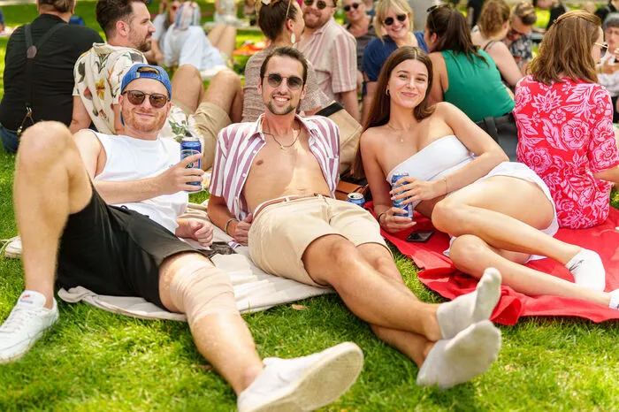 Sonst war vor allem eines zentral: Den Park, das Fest, das Wetter genießen.