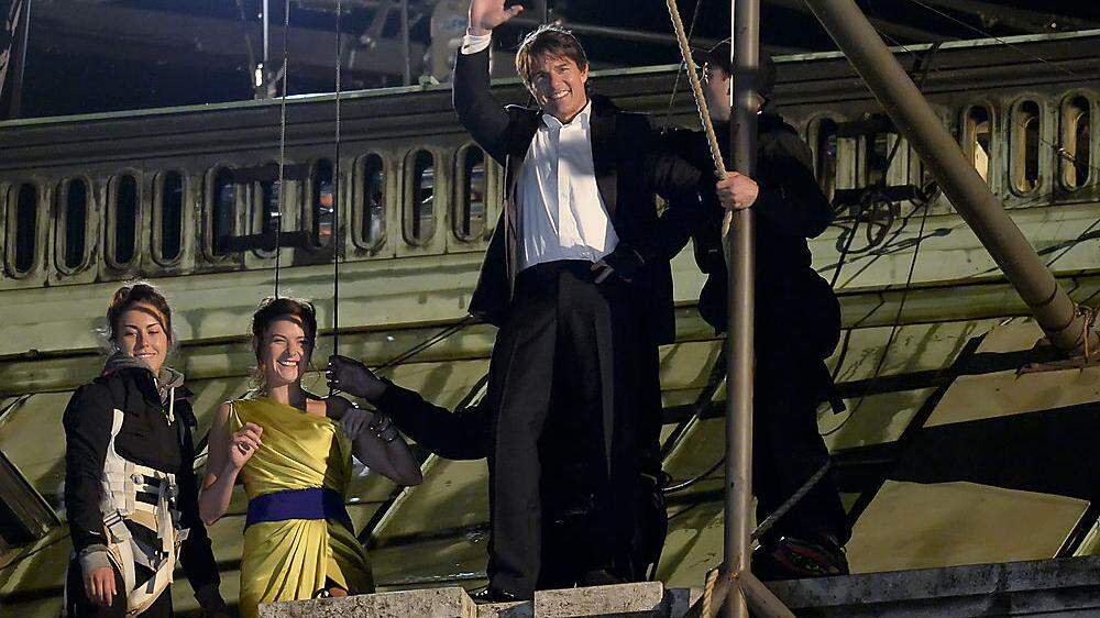 Rebecca Ferguson  in Gelb bei Dreharbeiten in Wien mit Tom Cruise