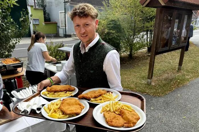 ... zu kulinarischen Genüssen und einer Weinkost.