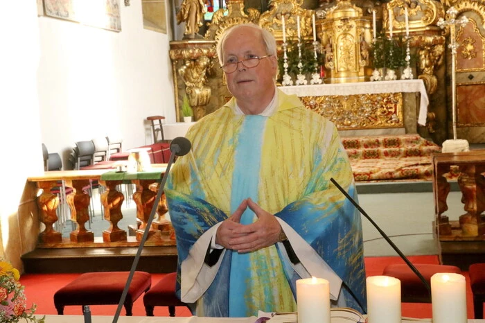 ... den Gottesdienst mit Dechant Rudolf Pacher aus der Stadtpfarrkirche St. Veit. 