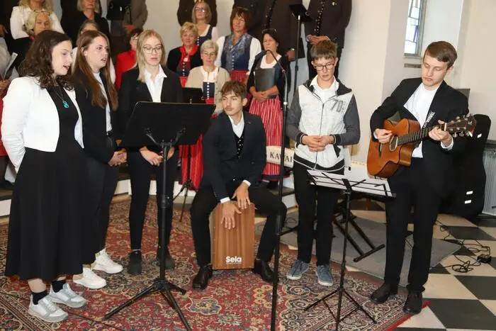 Auch der Generationen Chor sang zwei Lieder. 