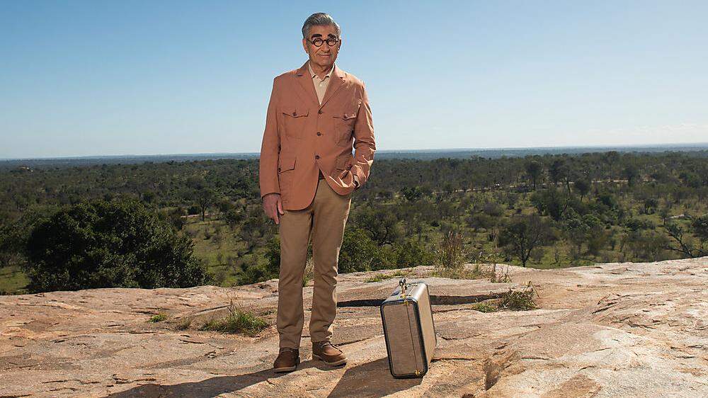 Eugene Levy als Reisender wider Willen auf Apple TV+