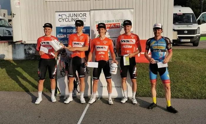 Valentin Götzinger (Mitte) 