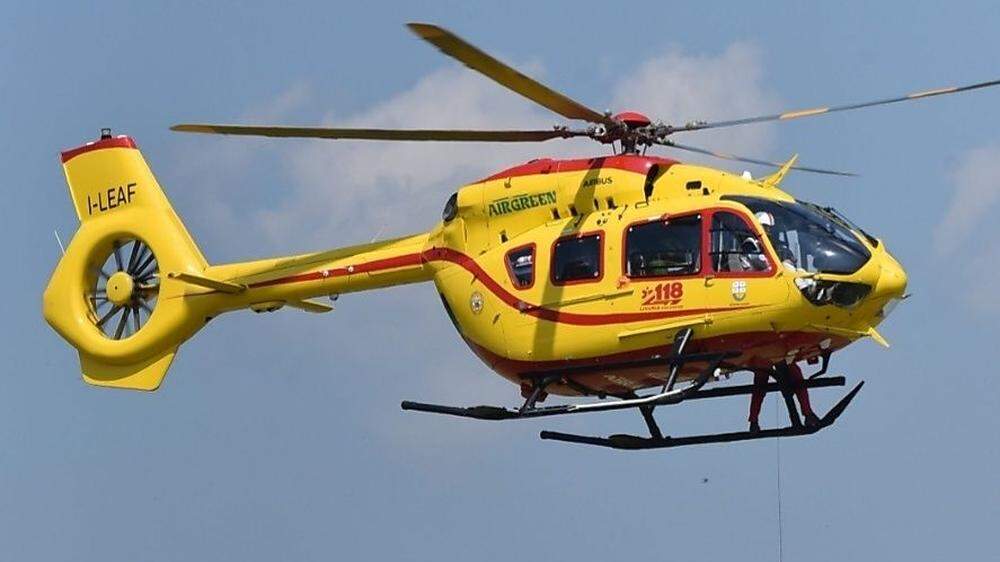 Der Verletzte wurde mit dem Hubschrauber ins Krankenhaus nach Udine gebracht