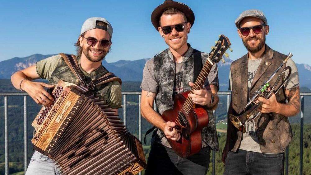 Die drei Vollblutmusiker der Gruppe Matakustix kann man sich für ein Konzert ersteigern