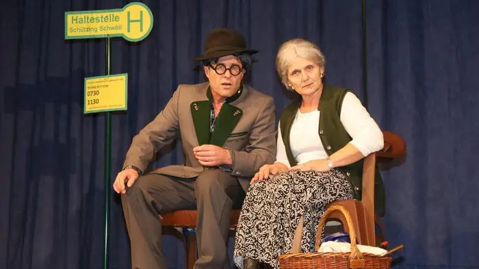 Kornelius und Bella Marie eröffneten die 25 Programmpunkte umfassende Schützinger Lachparade.